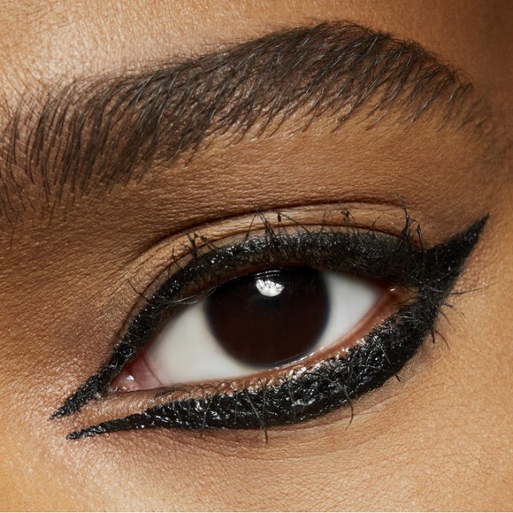 COPY - MAC LIQUID-LAST 24-HOUR WATERPROOF EYELINER - Picture 2 of 3